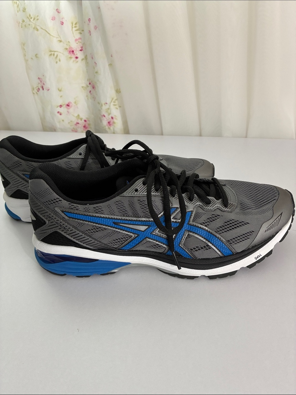 Asics Men's Athletic Shoe Size 9.5